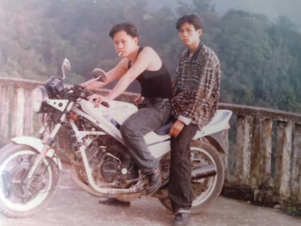 Ngoài gây ấn tượng bởi phong cách ăn mặc, các nam thanh nữ tú thế hệ 9x khiến ai nhìn cũng phải trầm trồ khi "cưỡi" trên những chiếc motor đắt đỏ.