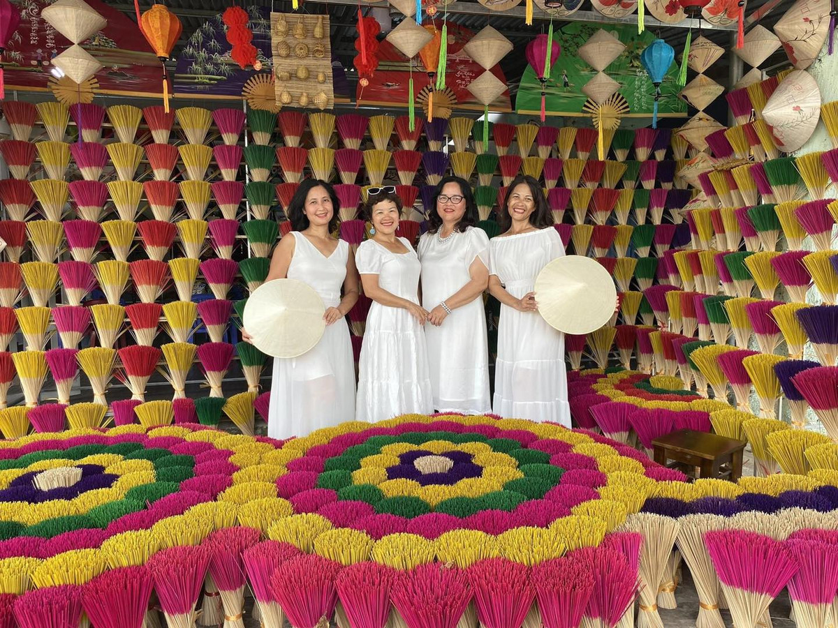 Chia sẻ lên MXH, chị Mỹ Dung và các thành viên đã lên lịch trình cụ thể từng ngày, từng địa điểm, nghỉ chân tại điểm nào, được cân đối hợp lý giữa thời gian di chuyển, thời gian thăm quan check-in và nghỉ ngơi.