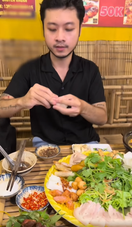 Sau những thắc mắc dồn dập của cư dân mạng, Cô Gái Có Râu đã chính thức lên tiếng cho biết thông báo xóa kênh là một phút bốc đồng, bạn antifan gọi điện mắng, làm phiền nên anh mới có quyết định như vậy.