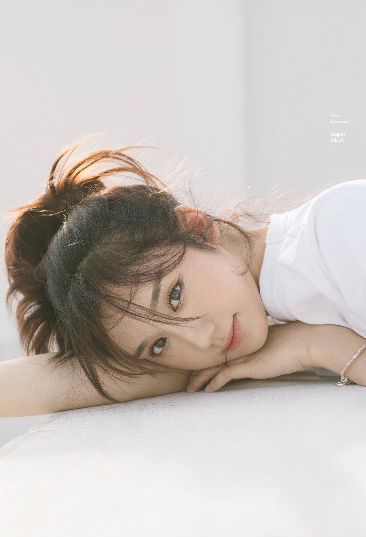 Vẻ ngoài của Mina được so sánh với hot girl Hàn Quốc, nhất là ở đôi mắt to cùng gương mặt nhỏ nhắn.