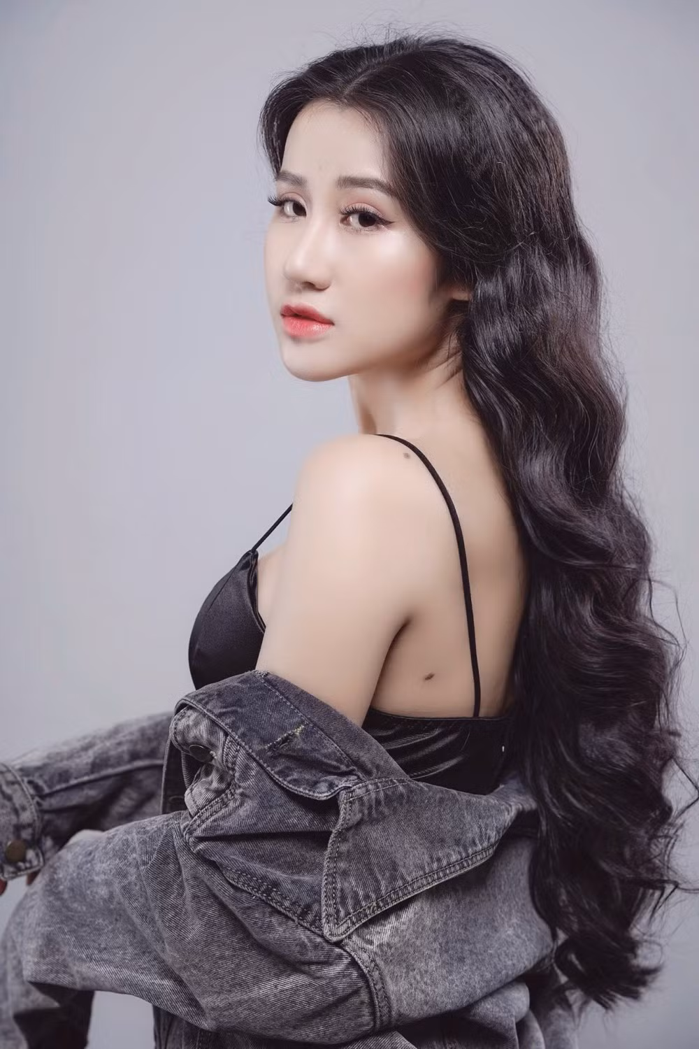 Hiện tại, công việc bận rộn khiến cô không có nhiều thời gian để rèn luyện thể thao. Thay vào đó, cô kiểm soát chế độ ăn uống để giữ vóc dáng thon gọn.