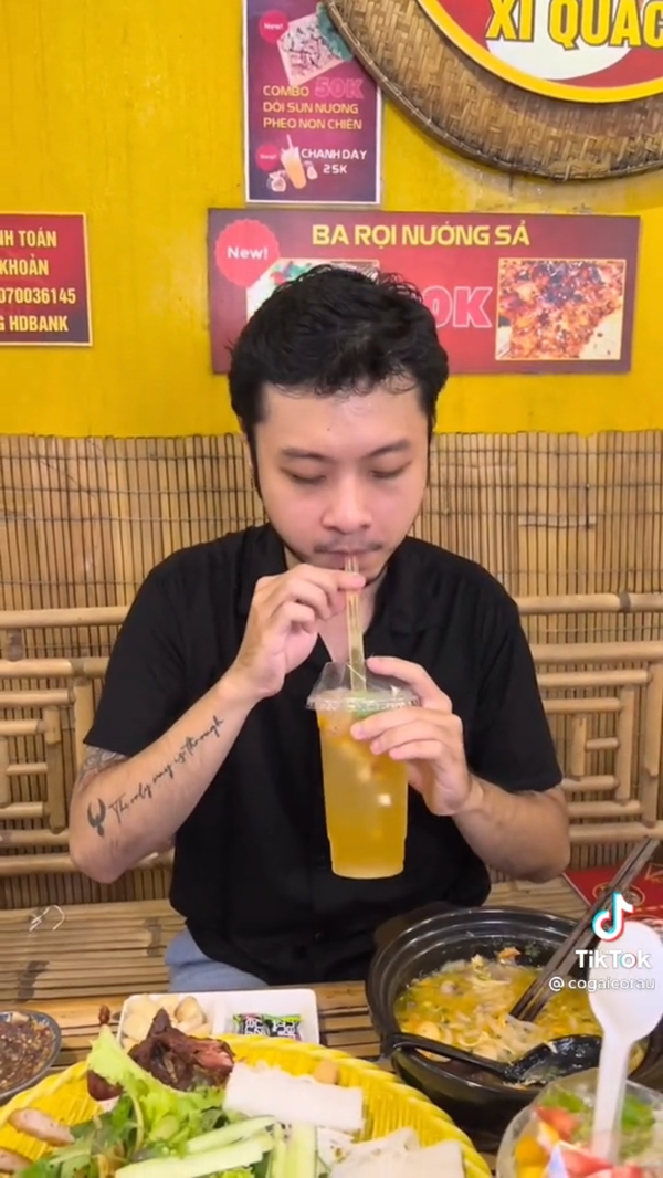 Nam TikToker phải tự bỏ tiền túi ra để đi ăn những món mình yêu thích và tự dằn vặt vì không biết “nuôi” trợ lý như thế nào.