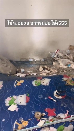 Chẳng ai biết vị khách trọ này đã "tích lũy" số rác này trong bao lâu, nhưng nó gần như đến mức tràn ra khỏi cửa. Ảnh: Tổng hợp