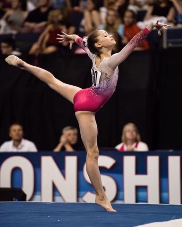 Bên cạnh ngoại hình xinh đẹp cùng thành tích ấn tượng với trong lĩnh vực thể dục dụng cụ, gái xinh Olivia Dunn còn được quan tâm bởi phong cách thời trang.