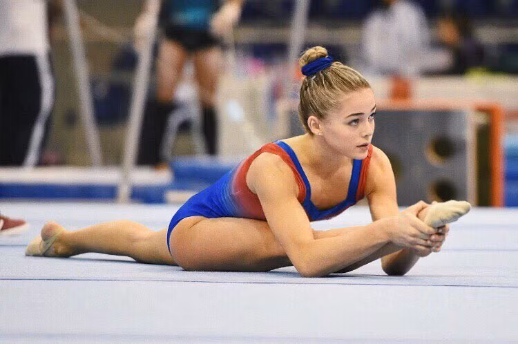 Hiện tại, kênh Tik Tok của cô đã 5,6 triệu người theo dõi và trang Instagram cá nhân là 1,9 triệu người.