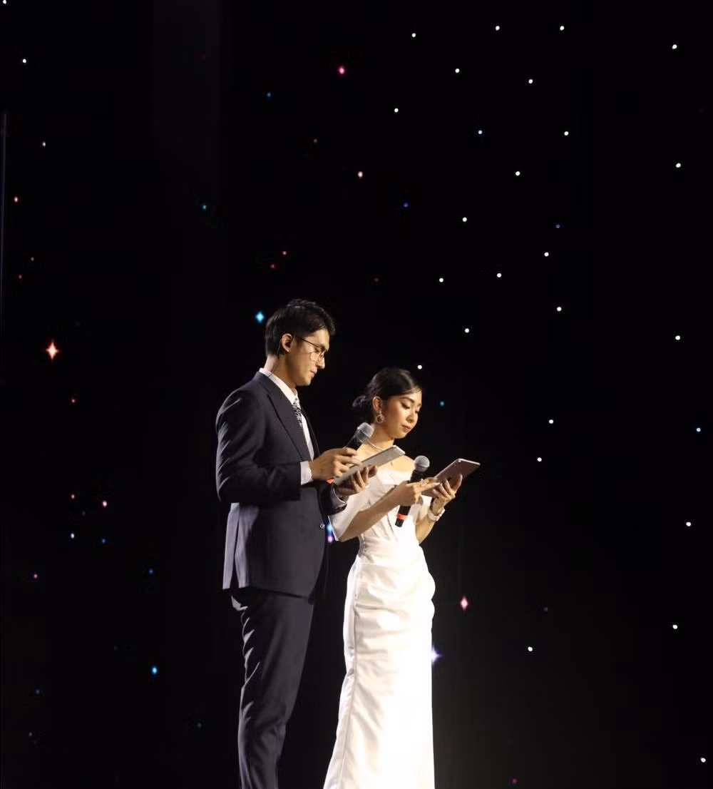 Không chỉ là một thầy giáo, Nguyên Trực đã lấn sân sang cả lĩnh vực người mẫu, MC.