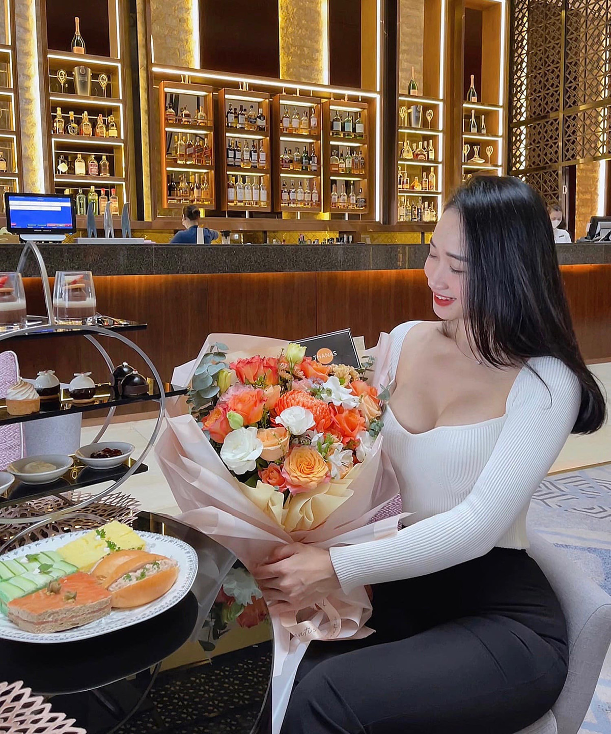 Những công việc nghiệm túc kiếm ra tiền, Thảo đều cân nhắc dành thời gian để thử sức.