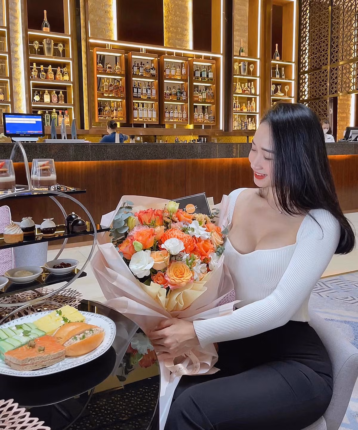 Những công việc nghiệm túc kiếm ra tiền, Thảo đều cân nhắc dành thời gian để thử sức.