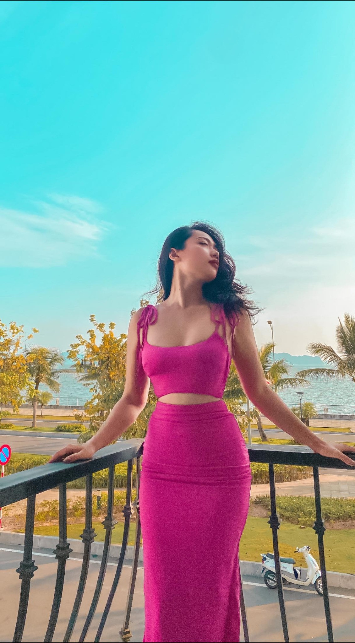 Để có được ngoại hình như hiện tại, hot girl 9x đã quyết tâm, kiên trì giảm cân. Cô nàng "độ dáng" bằng cách ăn uống khoa học, chăm chỉ luyện tập.