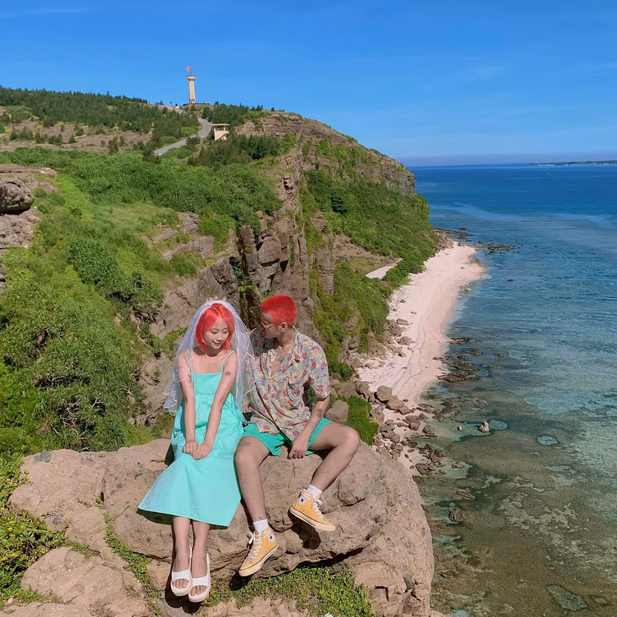 Lý Sơn là một huyện đảo thuộc tỉnh Quảng Ngãi, với lợi thế khung cảnh hoang sơ, chi phí du lịch tiết kiệm, trong những năm gần đây, Lý Sơn luôn là điểm đến được nhiều du khách lựa chọn. Ảnh: Bùi Huy Khang