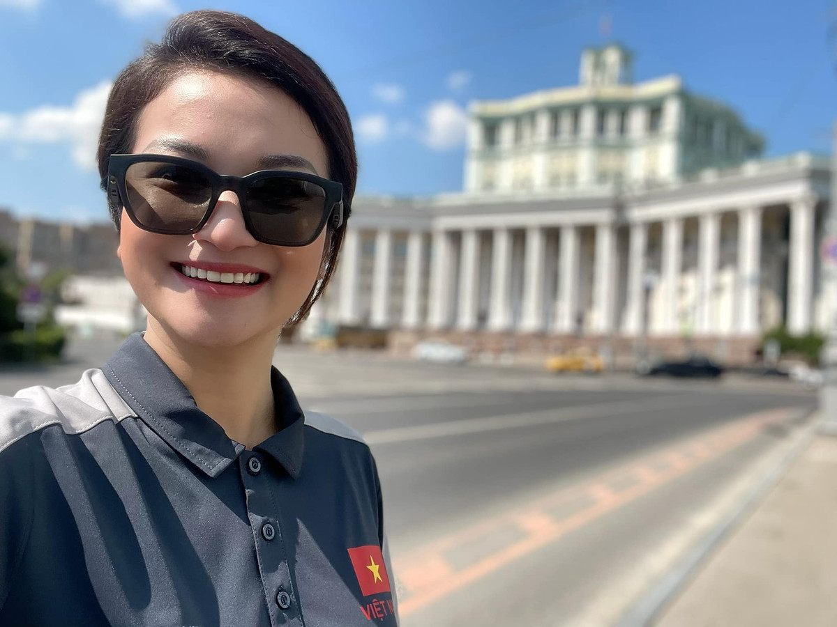 Ngoài ra, theo thông tin từ fanpage Trường Đại học Văn hóa Nghệ thuật Quân đội, cô là một trong số ít những "hạt nhân" trọng điểm của trường và được Nhà trường cử đi du học chuyên ngành Thanh nhạc tại Học viện nghệ thuật Quảng Tây, Trung Quốc vào năm 2013.