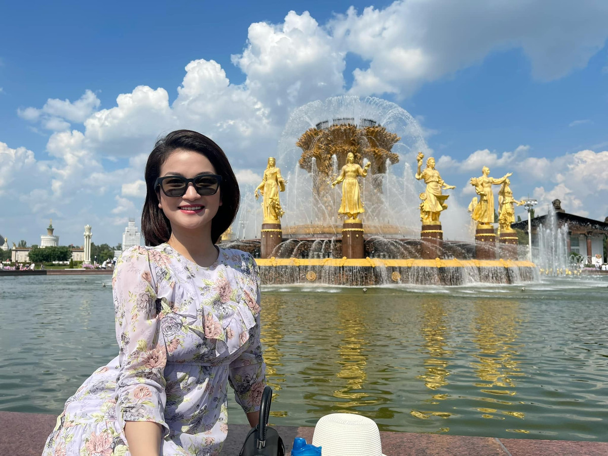 Một số thành tích cô đạt được phải kể đến như: giải nhì cuộc thi "Con đường của ngôi sao" (một cuộc thi lớn ở Trung Quốc), năm 2017 cô tham gia cuộc thi Sao mai và giành giải nhất dòng cổ điển - thính phòng, ...