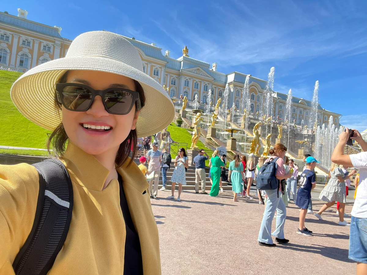 Ở thời điểm hiện tại, ngoài hoạt động biểu diễn Tố Hoa còn là một giảng viên thanh nhạc của Nhà trường.