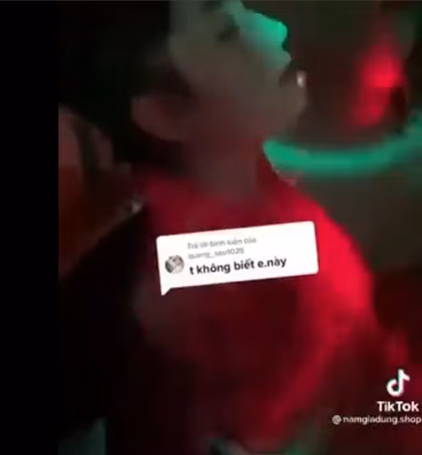 Sau khi đoạn clip chia sẻ rộng rãi, cư dân mạng đồn đoán rằng đó là nữ TikToker Quỳnh Alee là một trong hai cô gái, bởi họ có điểm khá giống với Quỳnh Alee.