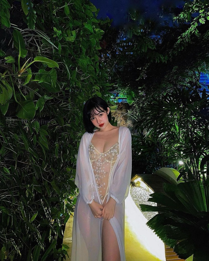 Không chỉ sở hữu gương mặt đẹp, bạn gái tin đồn Soobin Hoàng Sơn còn có thân hình nóng bỏng và gu mặc vô cùng quyến rũ.