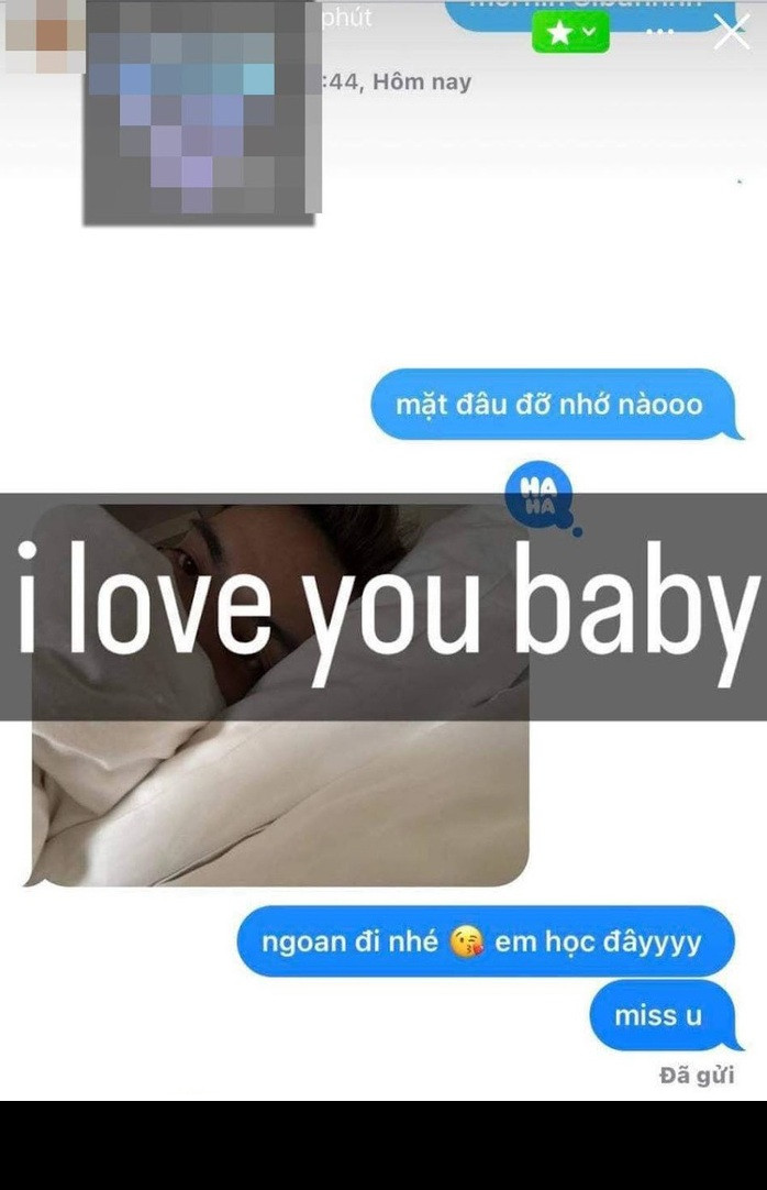 Trong cuộc trò chuyện, cả hai gọi nhau bằng biệt danh đáng yêu, liên tục cập nhật trạng thái với đối phương, bày tỏ sự nhớ nhung khi xa nhau.
