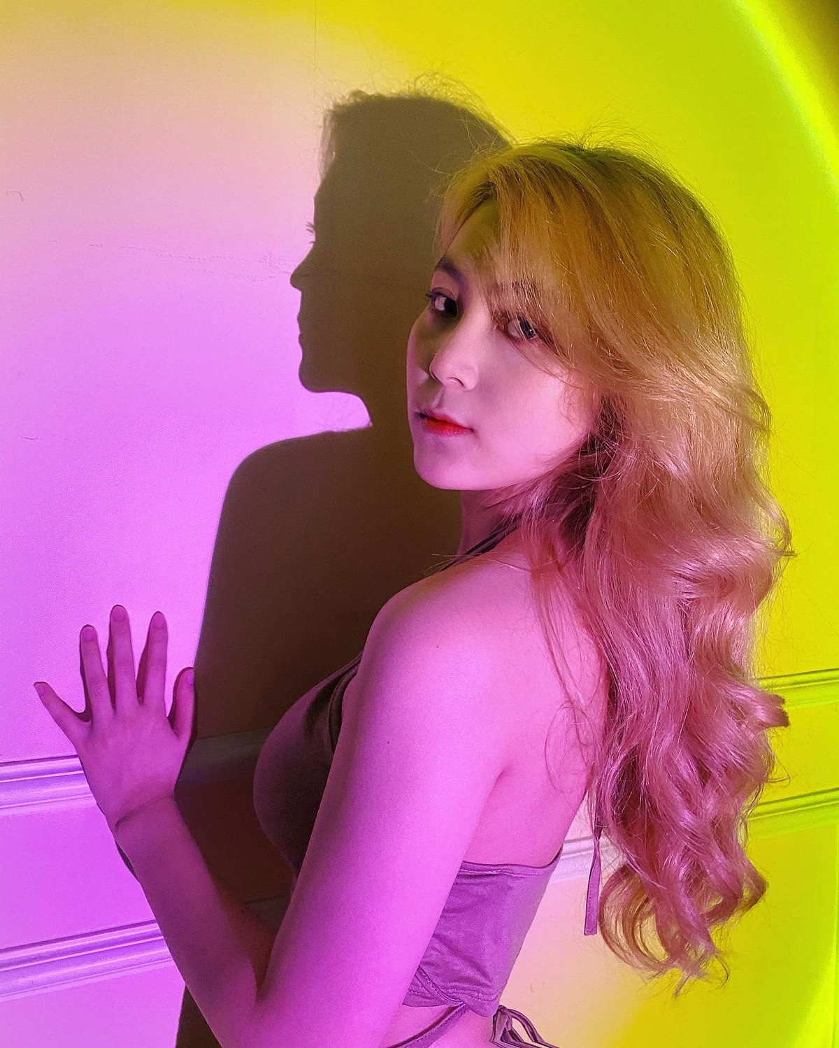 Dù theo đuổi phong cách nhẹ nhàng nữ tính hay quyến rũ thì sự cuốn hút của Trân Trần là không thể phủ nhận được.