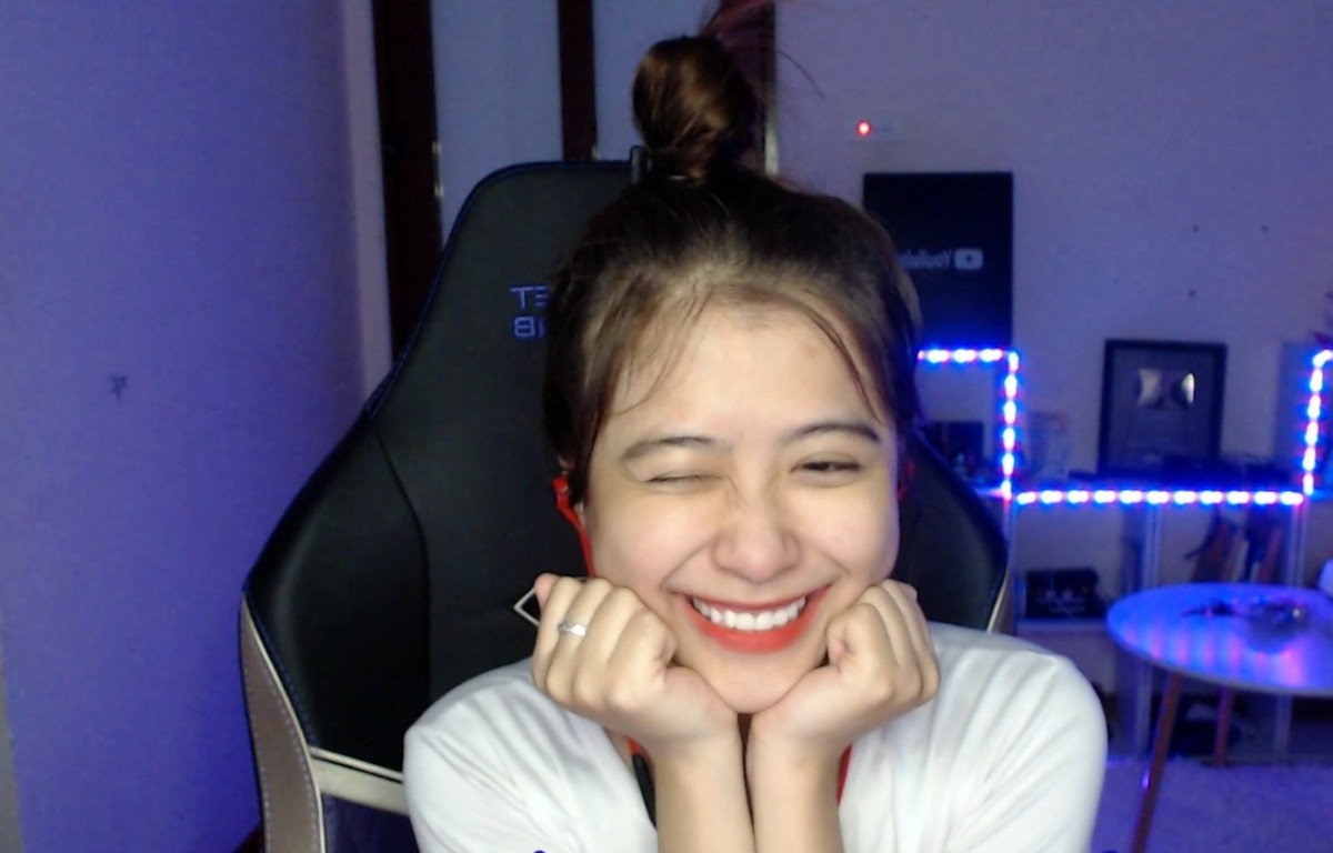 Cô nàng này thường xuyên livestream, chia sẻ kinh nghiệm chơi game cùng người hâm mộ.