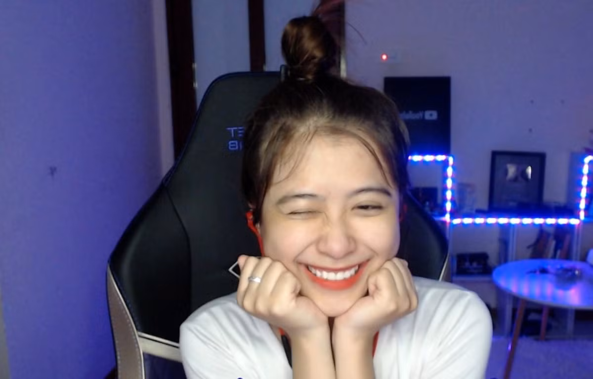 Cô nàng này thường xuyên livestream, chia sẻ kinh nghiệm chơi game cùng người hâm mộ.
