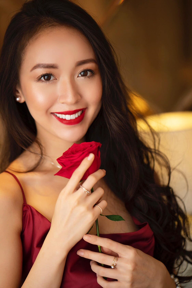 Không quá cầu kỳ trong việc lựa chọn trang phục nhưng Kiều Phương vẫn được khen mặc đẹp sang.