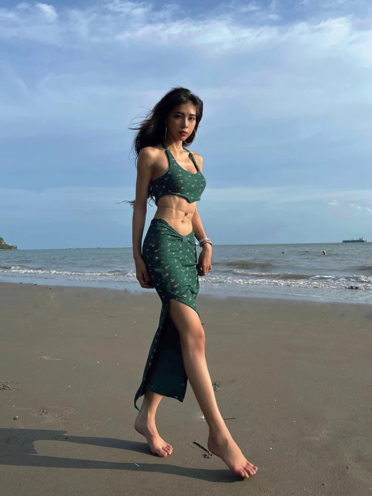 Nàng hot girl 9x này luôn tạo ra được sức hút cho riêng mình khi liên tục thay đổi phong cách từ ngây thơ, nhí nhảnh đến gợi cảm, trưởng thành.