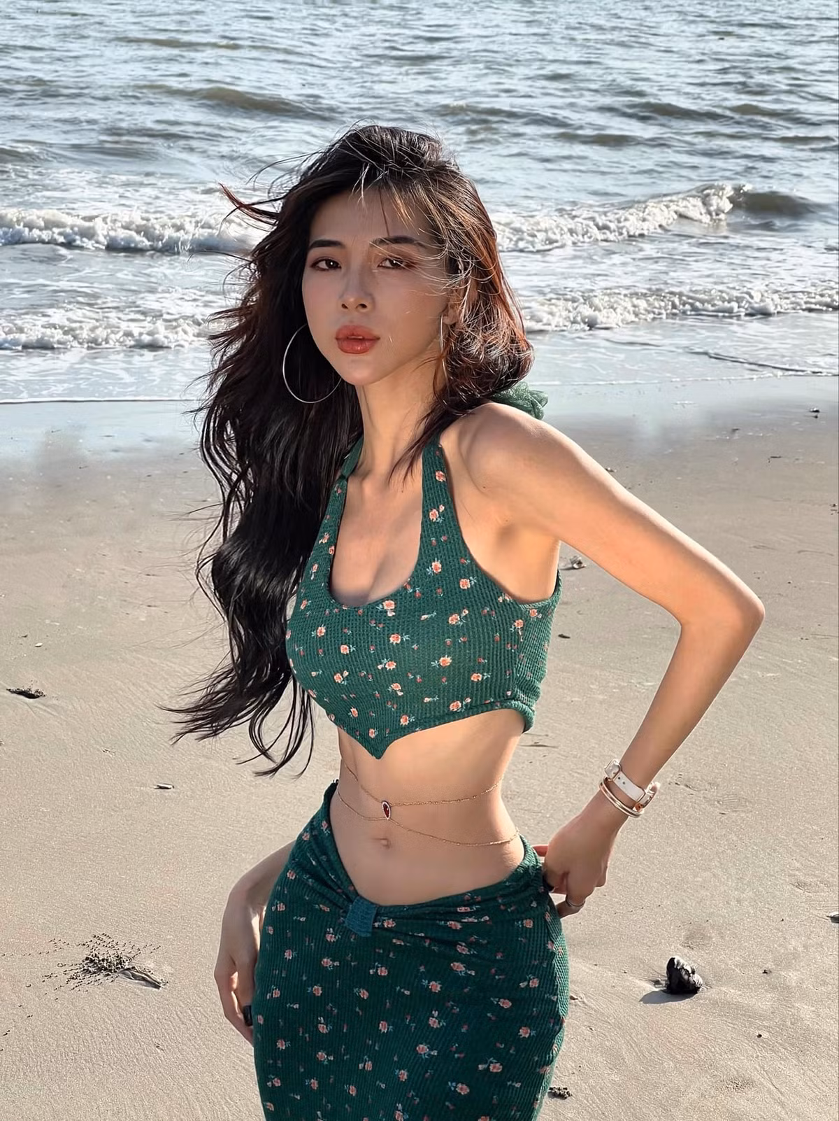 Cô nàng vẫn thường xuyên cập nhật những xu hướng chụp ảnh mới, dẫn đầu phong cách thời trang khiến giới trẻ mê tít.