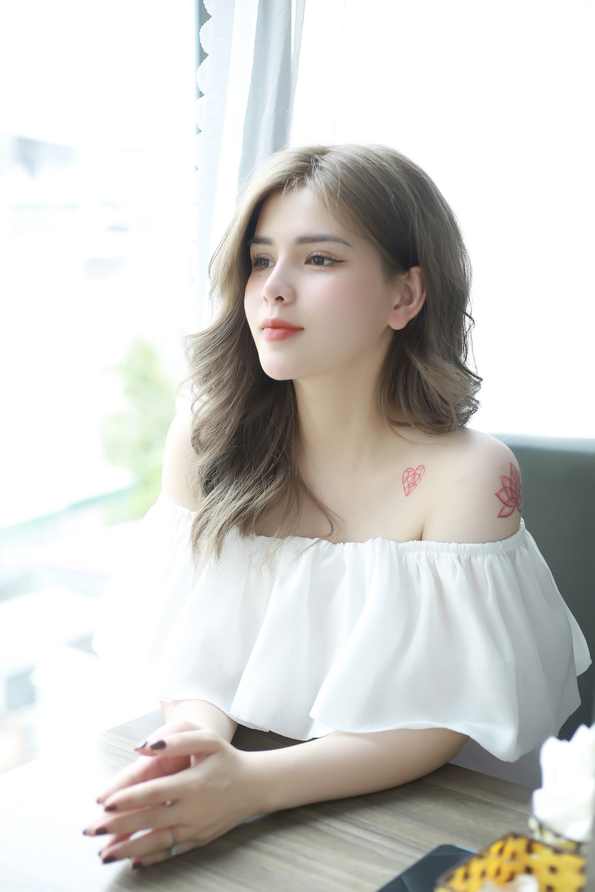 Hiện tại Phương Hoa lại nhận được rất nhiều sự ngưỡng mộ của mọi người về hành trình "lột xác" thành công của mình.