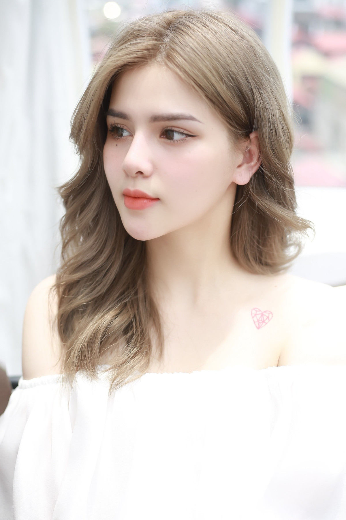 Từ một cô gái vừa mập, vừa lùn với chiều cao vỏn vẹn 1m49, Phương Hoa trở thành cô nàng xinh đẹp và cuốn hút không khác gì hot girl.