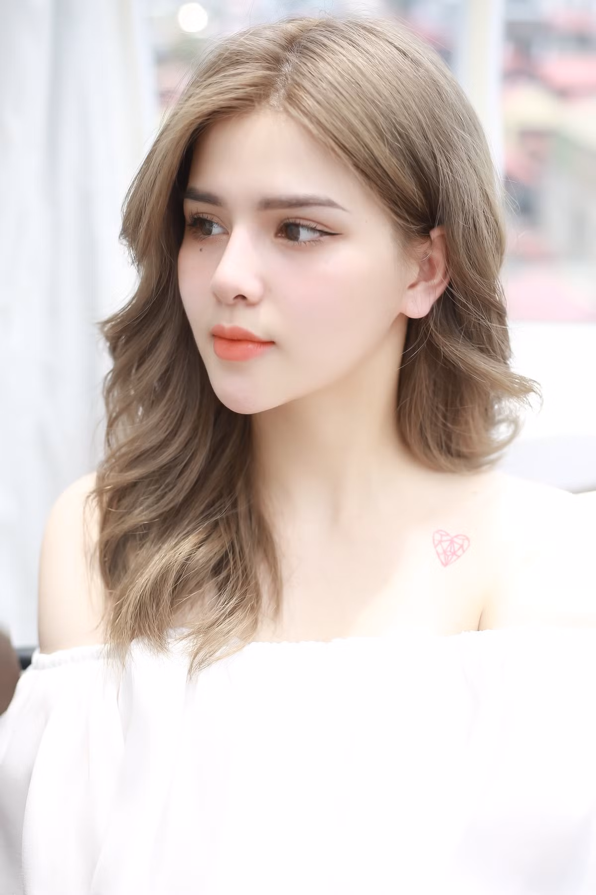 Từ một cô gái vừa mập, vừa lùn với chiều cao vỏn vẹn 1m49, Phương Hoa trở thành cô nàng xinh đẹp và cuốn hút không khác gì hot girl.