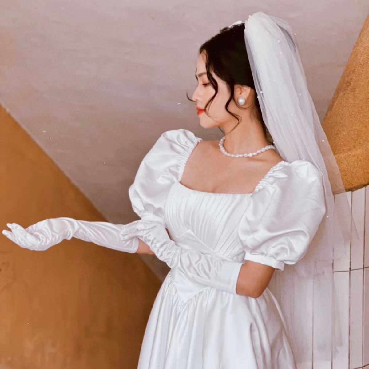 Dưới bài viết, khi có cư dân mạng thắc mắc tưởng cả hai đã đăng ký từ lâu rồi, Huyền My cũng cho biết hai người thực chất đã trở thành vợ chồng hợp pháp từ lâu.