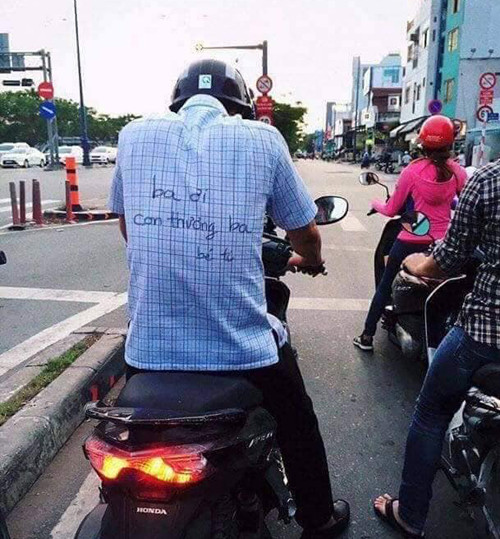 Ngoài những thông điệp hài hước đôi lúc trên đường phố cũng xuất hiện thông điệp đáng yêu, ấm lòng như thế này.