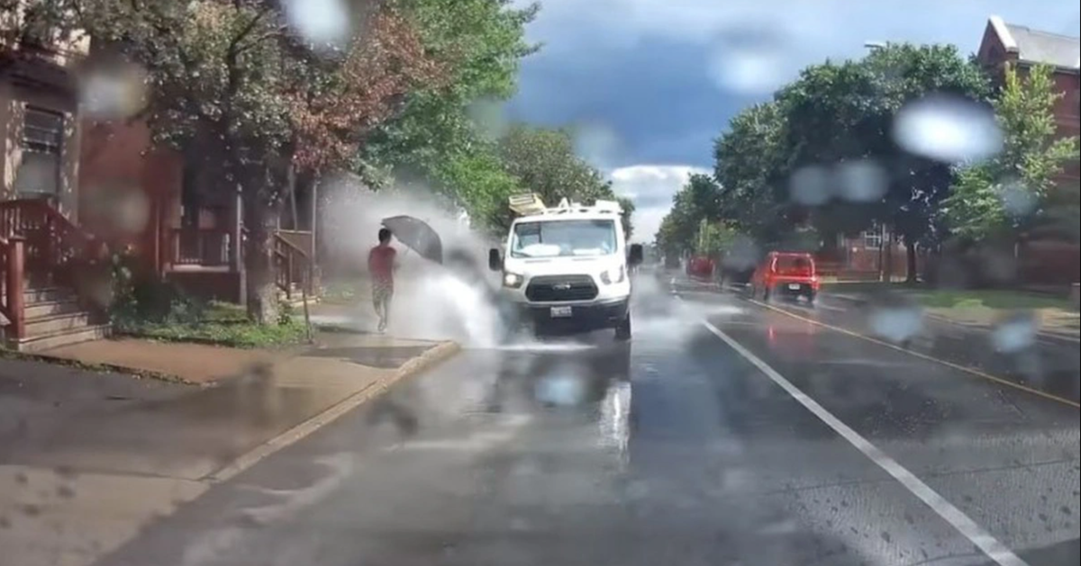 Đây có thể coi là vấn đề mà hầu như người đi xe máy nào cũng từng gặp phải, chính vì vậy nhiều người không ngần ngại thể hiện ý kiến bức xúc của mình.