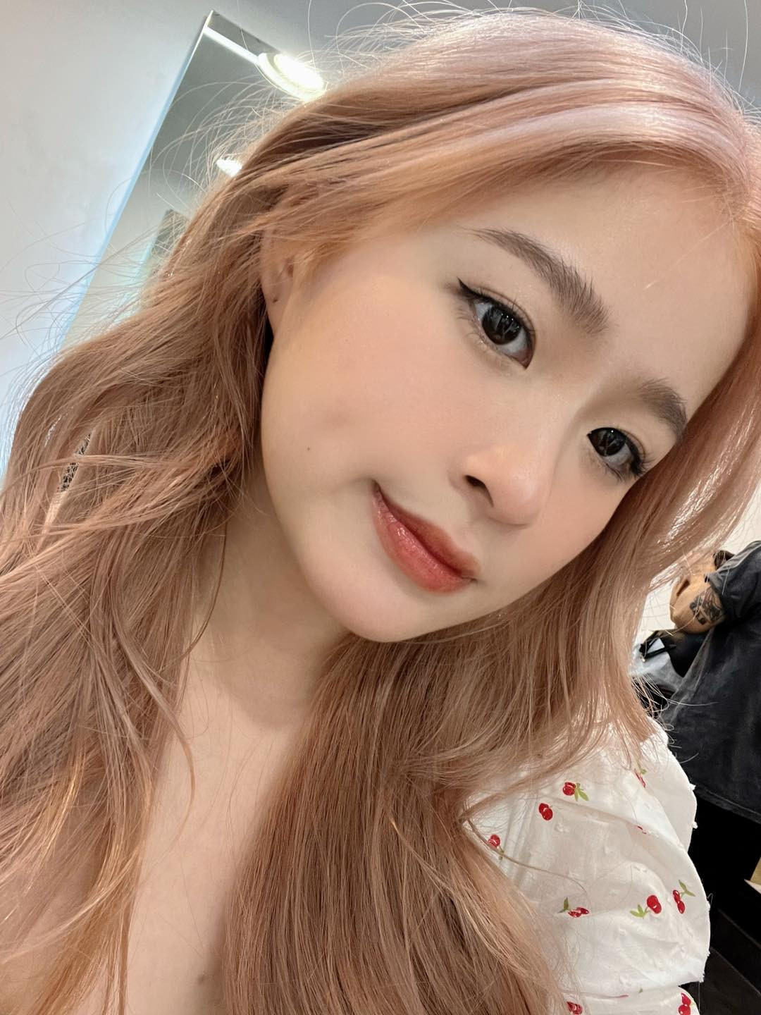 Tuy nhiên, điều khiến nhiều người ngưỡng mộ nhất chính là khả năng tự lập của cô nàng. Từ năm 14 tuổi, Chao đã bắt đầu tự mở cửa hàng kinh doanh bằng số vốn tự có. Ảnh: FBNV