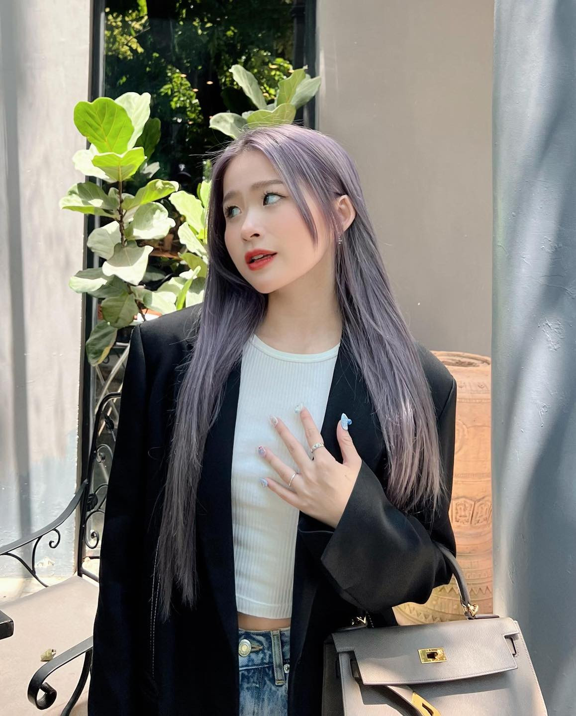 Ở thời điểm hiện tại Chao đã hoàn toàn "lột xác", vóc dáng cũng như phong cách thời trang của cô đã ghi điểm với người đối diện.