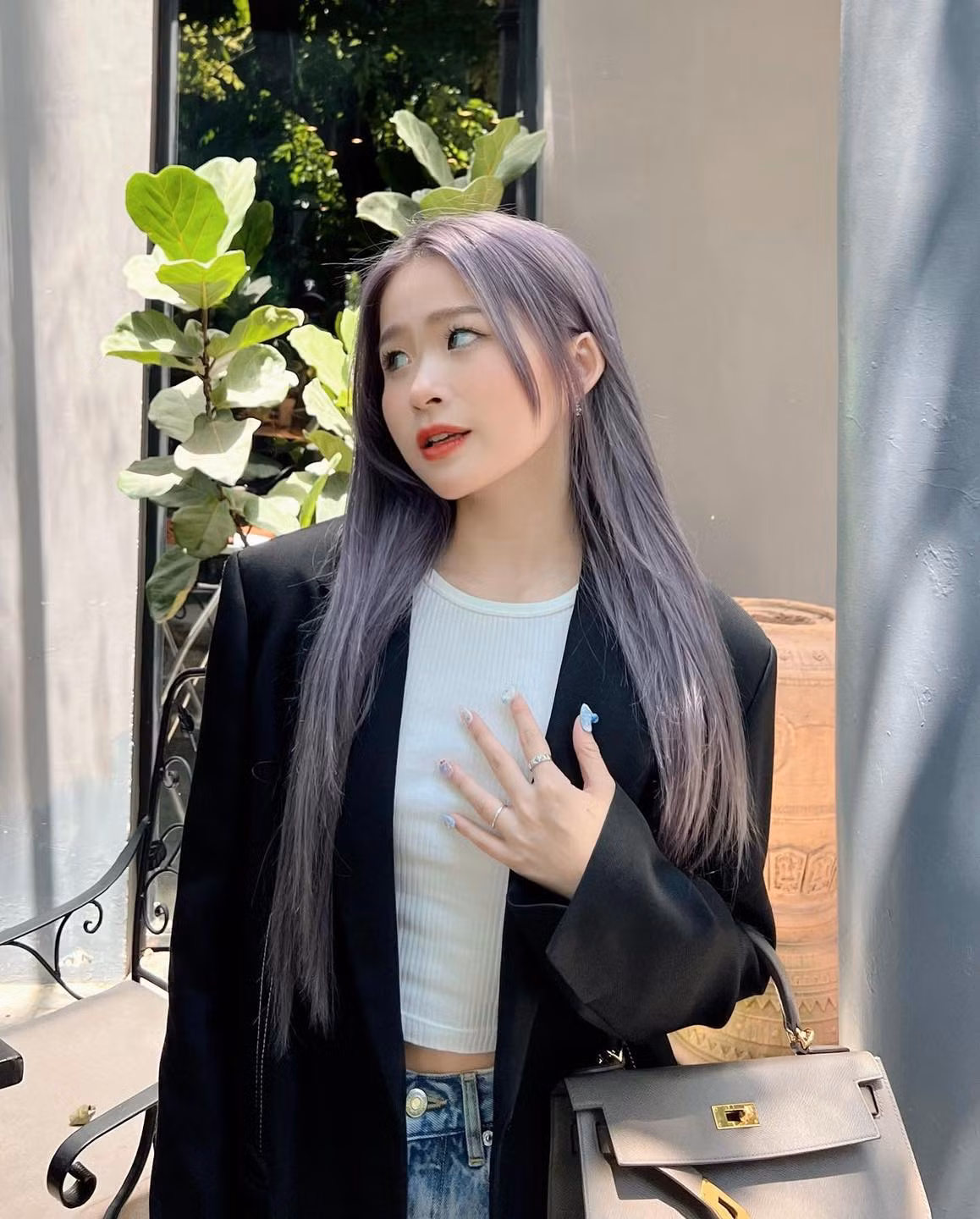 Ở thời điểm hiện tại Chao đã hoàn toàn "lột xác", vóc dáng cũng như phong cách thời trang của cô đã ghi điểm với người đối diện.