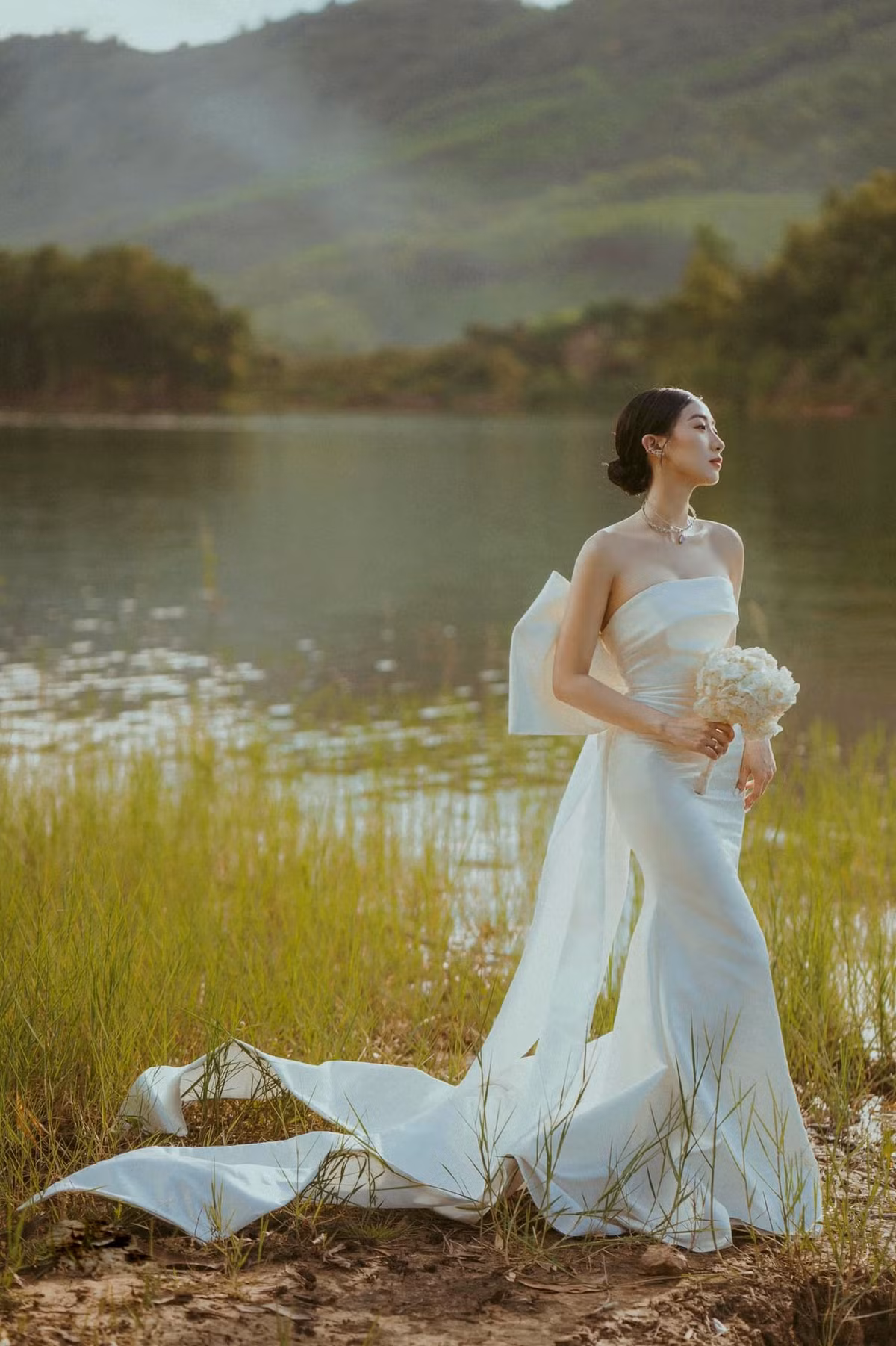 Tại đây, cô nàng thu hút bởi ngoại hình xinh đẹp cùng công việc kinh doanh nhiều người mơ ước.