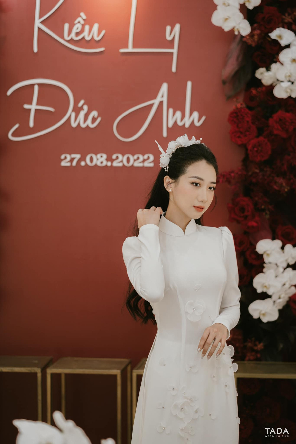 Trên trang cá nhân, Kiều Ly Phạm chia sẻ loạt ảnh trong ngày vui kèm chia sẻ: "Lễ ăn hỏi. Cảm ơn bố mẹ và bạn bè đã bên cạnh en những giây phút hạnh phúc nhất bên nhà gái".