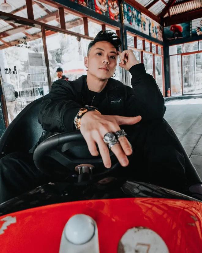 Đoạn clip sau khi đăng tải đã nhận được sự quan tâm lớn của người xem. Hầu hết các ý kiến bình luận đều là cơn mưa lời khen dành cho DJ Wukong cùng hành động đẹp của anh.