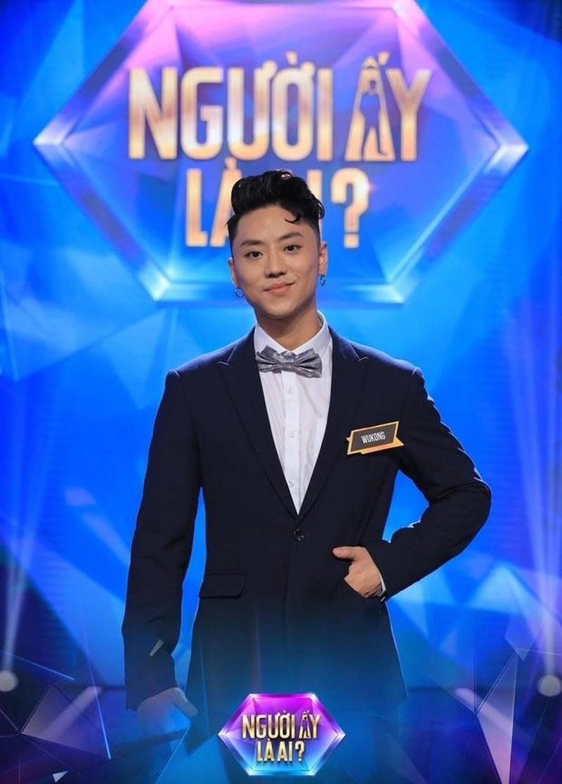 Trai đẹp trong Người Ấy Là Ai này có nghệ danh Wukong (tên thật là Alfy) không chỉ sở hữu diện mạo điển trai mà còn gây ấn tượng bởi lối nói chuyện duyên dáng, dễ thương.