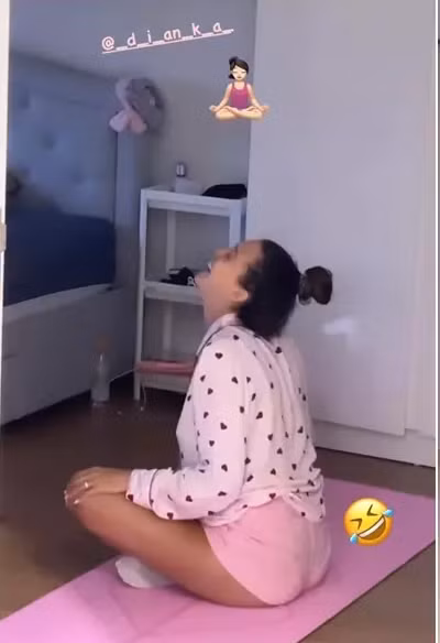 Dù xinh đẹp là bao nhưng cứ mỗi lần qua ống kính của chồng thủ môn, người đẹp lại dìm nhan sắc không thương tiếc.