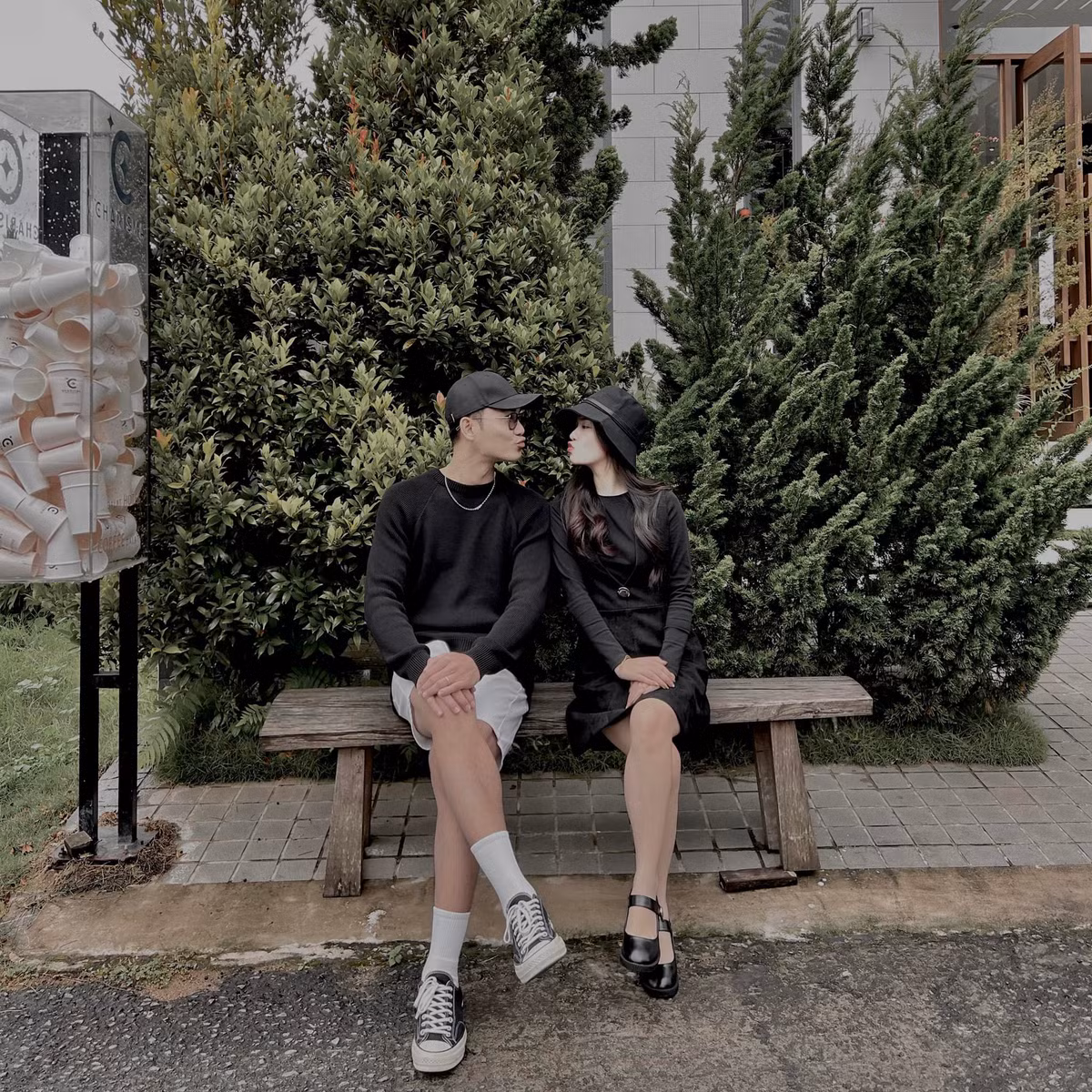 Trên Facebook, bạn gái cũ Quang Hải mới đây có chia sẻ gây chú ý liên quan đến anh xã nổi tiếng vào ngày sinh nhật.