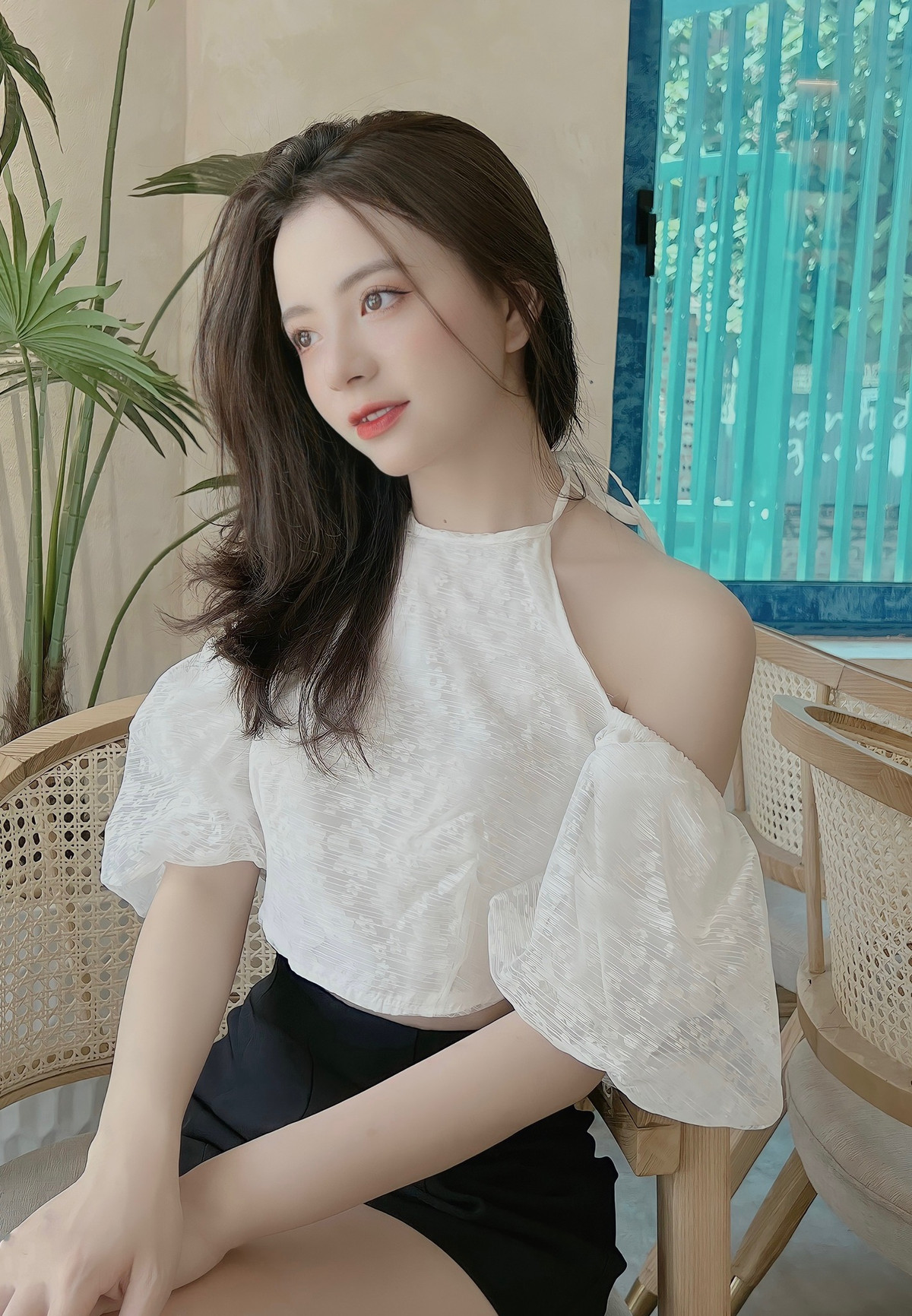 Hot girl Cao Bằng được mọi người yêu mến bởi nhan sắc ngọt ngào, đôi mắt sáng, toát lên vẻ đep trong sáng như búp bê.