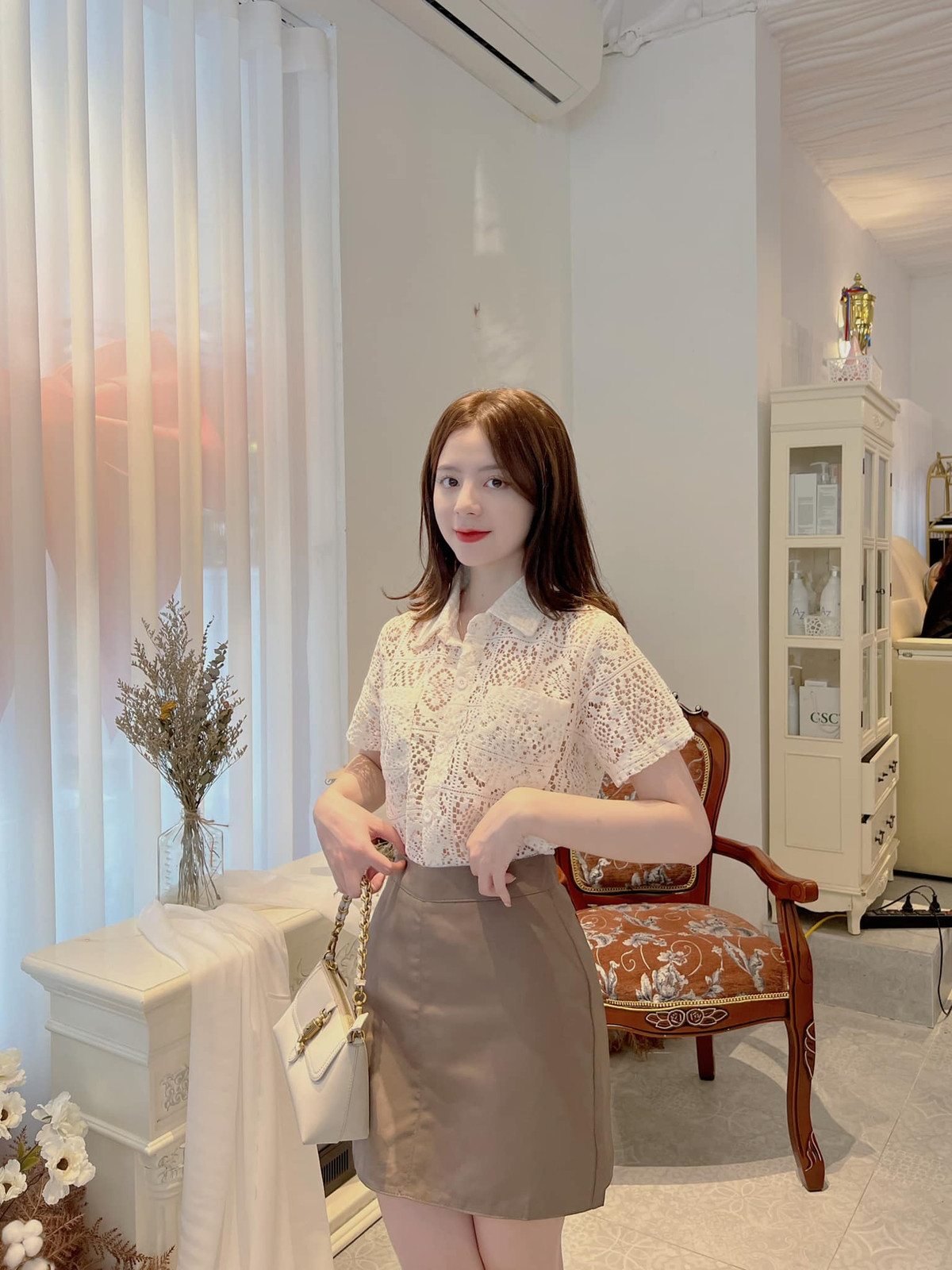 Nàng hot girl Việt Nam Cao Bằng học chuyên ngành Quản trị Khách sạn, khoa Du lịch học, Trường Đại học Khoa học Xã hội và Nhân văn - Đại học Quốc gia Hà Nội.