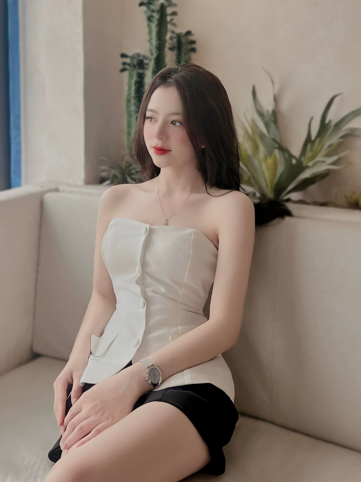 Cô nàng có vẻ đẹp thuần khiết, gương mặt khả ái được ví như "hoa ban trắng của núi rừng Tây Bắc".