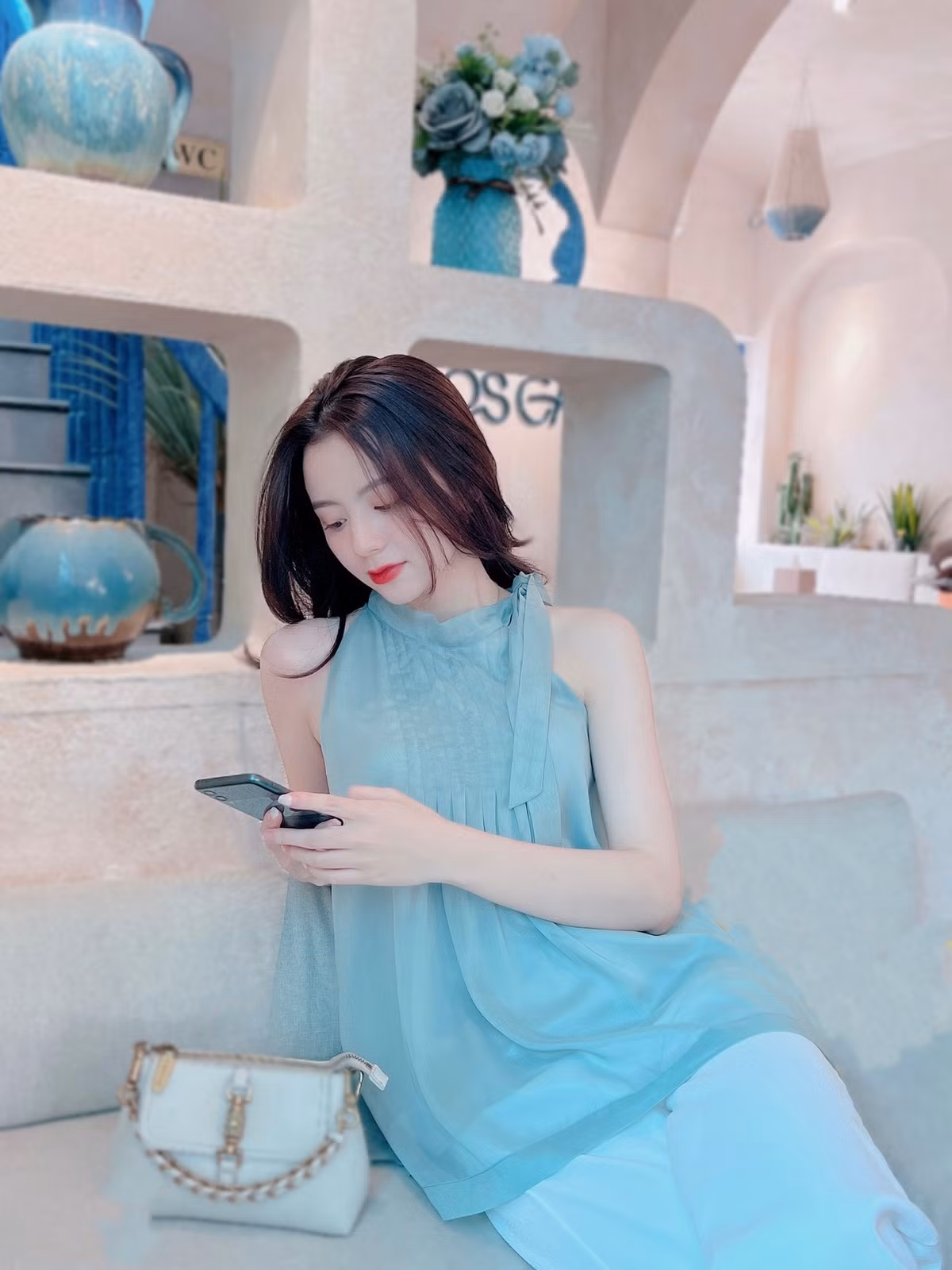 Cư dân mạng cũng phải "đổ gục" với thần thái kết hợp thân hình quyến rũ của Nhung.