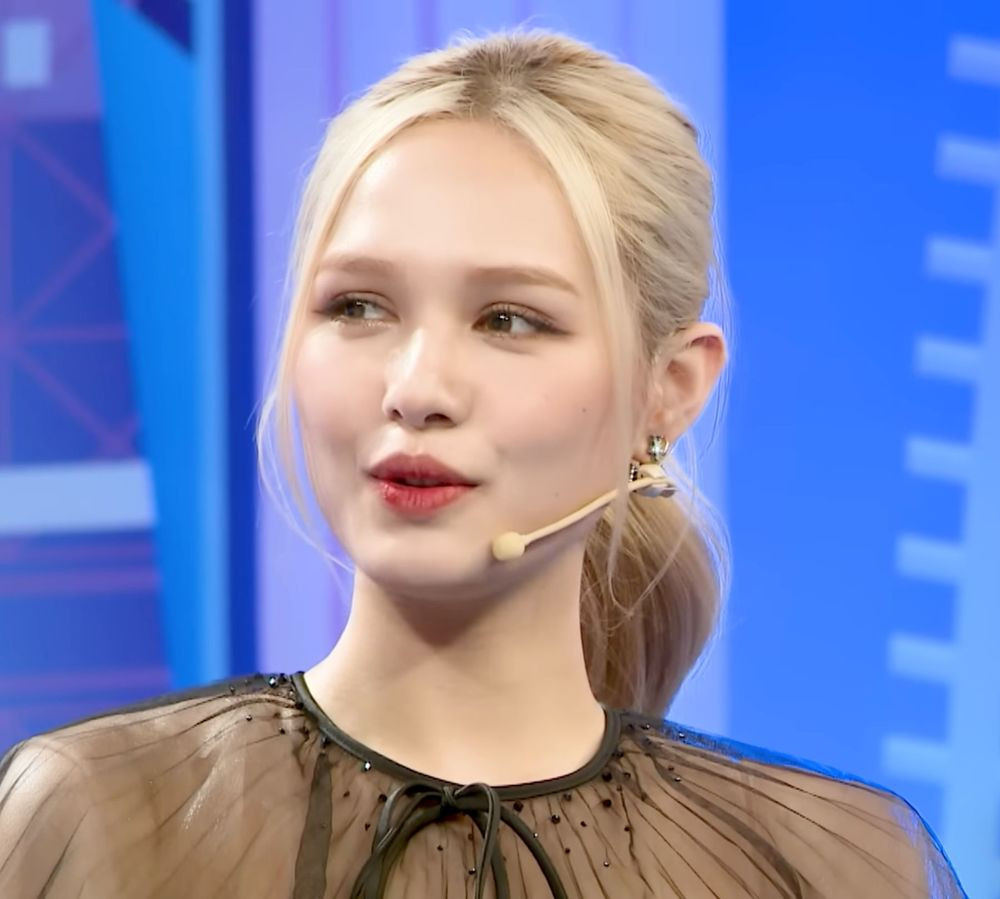 Ở mọi góc máy, người đẹp sinh năm 2002 vẫn thành công chinh phục thị hiếu công chúng.