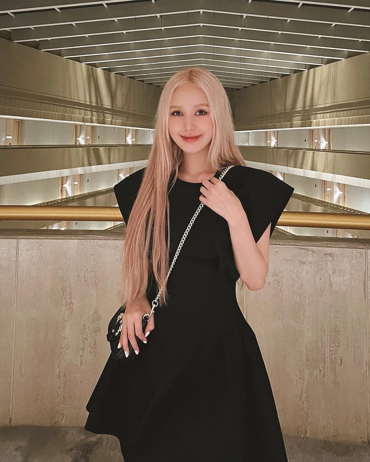 Từ khi quyết tâm theo đuổi nghệ thuật chuyên nghiệp, Xoài Non càng chăm chút hình ảnh mỗi khi xuất hiện trước công chúng.