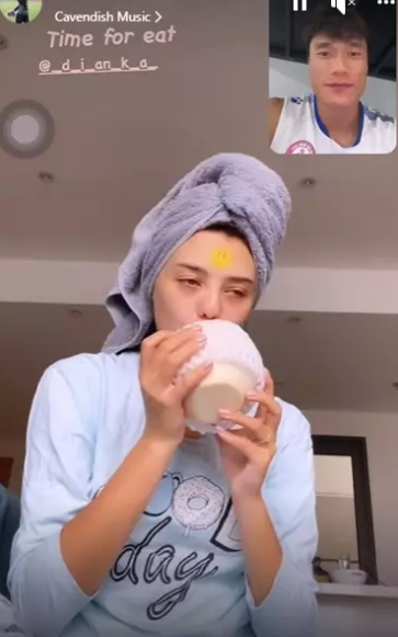 Bùi Tiến Dũng vẫn thường xuyên gọi về, động viên Dianka Zakhidova ăn uống giữ gìn sức khỏe.