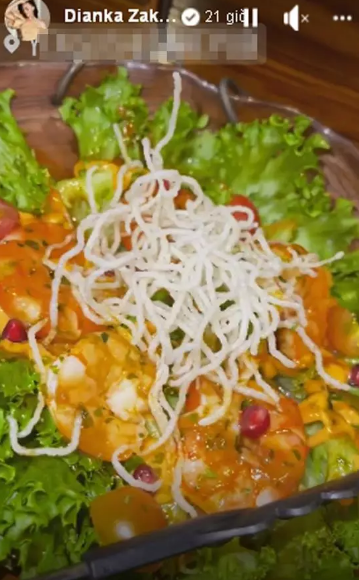 Dianka cũng thường xuyên khoe các món ăn ngon trong các chuyến đi chơi cùng ông xã.