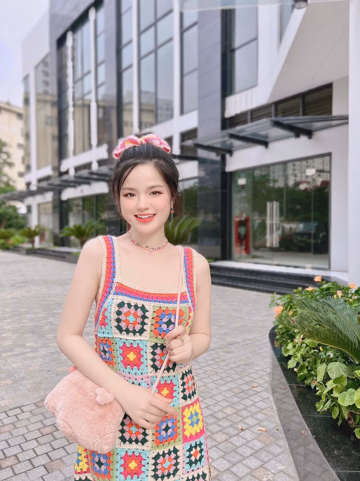 Trên trang cá nhân, cô có chia sẻ một số hình ảnh lui tới phòng tập gym. Bên cạnh đó, Hà Đan còn tập thêm boxing.